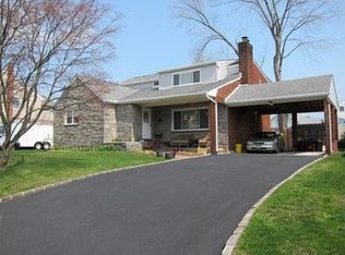 51 Maple St, Farmingdale, NY 11735
