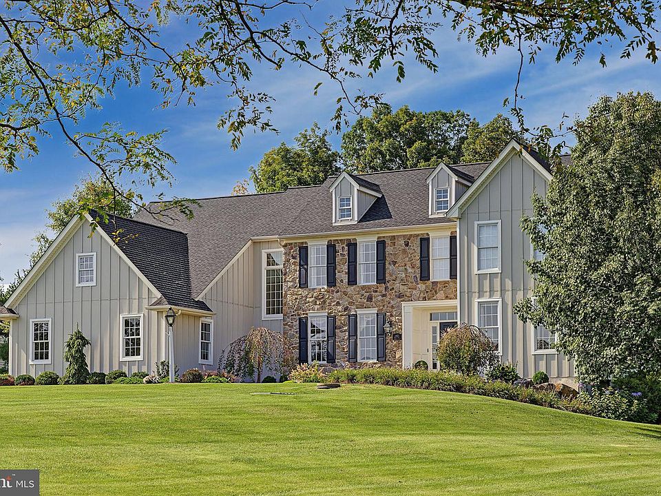 1st image of 1102 Briar Way