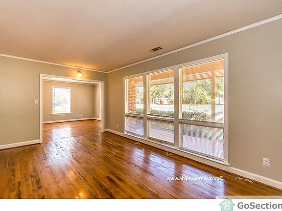 4th image of 2748 Crestview Ave