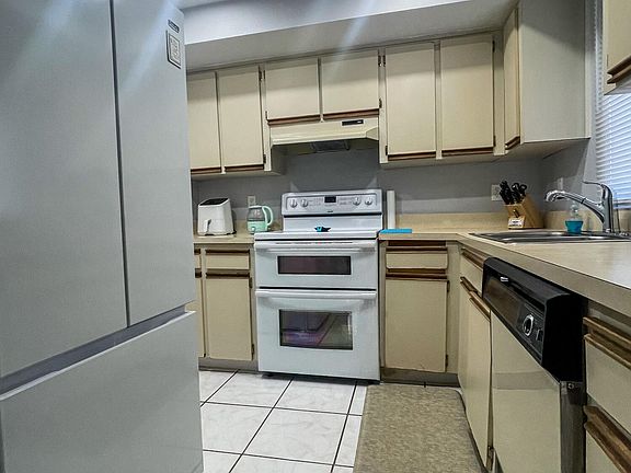 5th image of 1529 SE Royal Green Circle #102