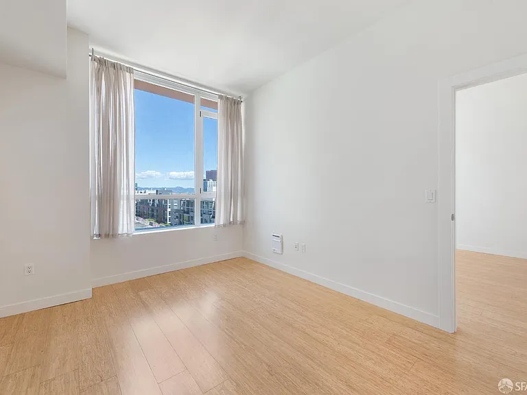 300 Berry St #907 — Photo 13