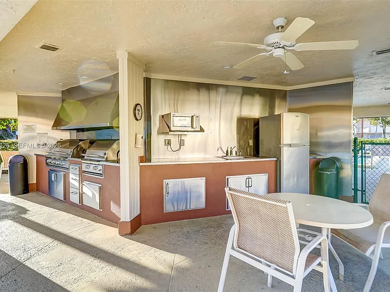 8900 Washington Blvd #410 — Photo 32