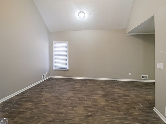 2nd image of 25 E Country Woods Dr