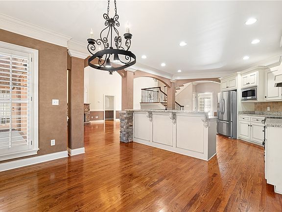 3rd image of 109 Limelight Dr