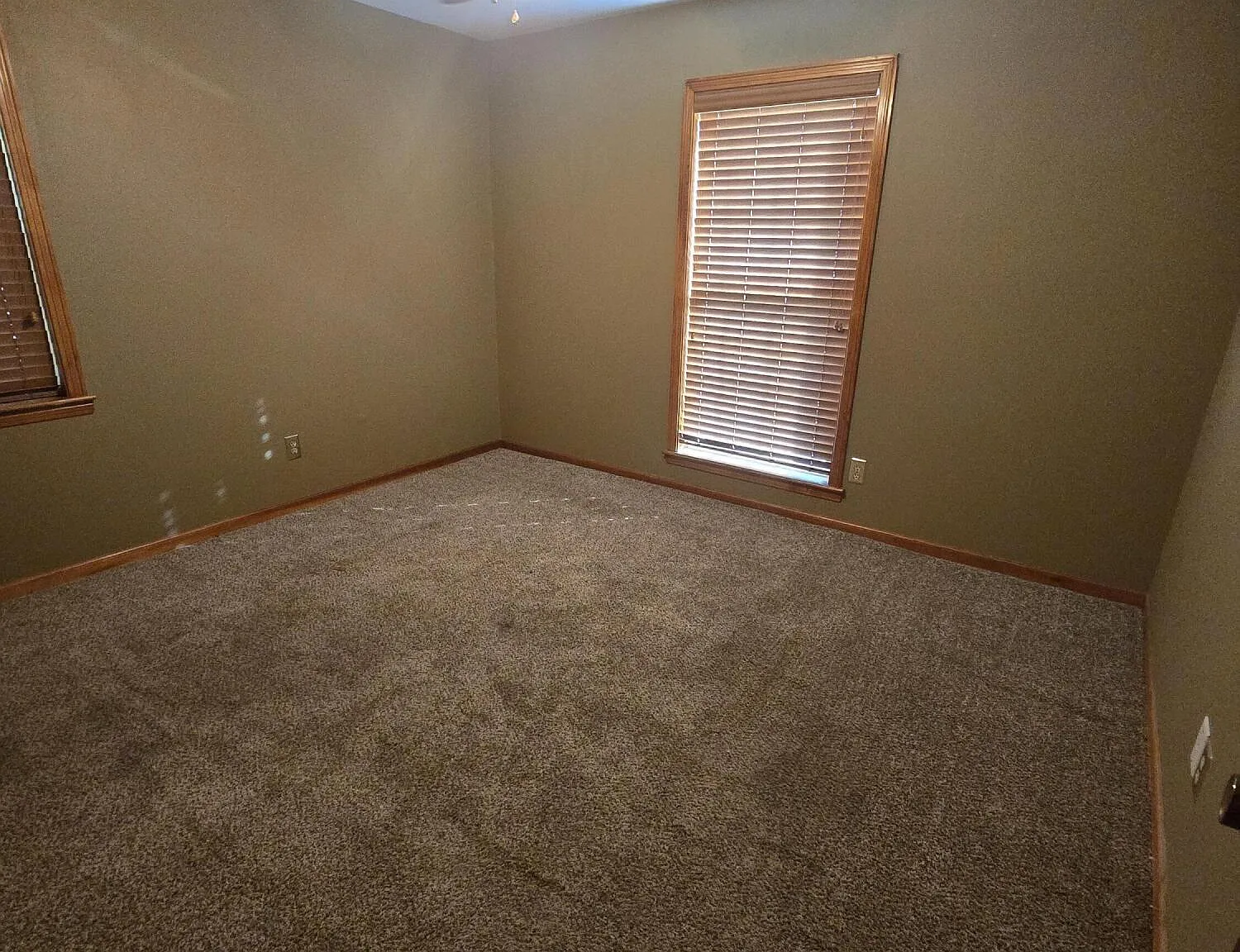 3 bed, 2.0 bath, 2052 sqft, $1,900 — Photo 4