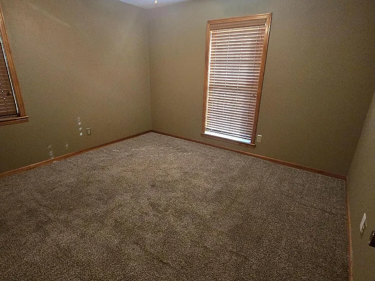 8209 Claiborne Dr — Photo 4