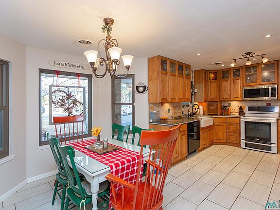 3rd image of 101 Edgewater Cir