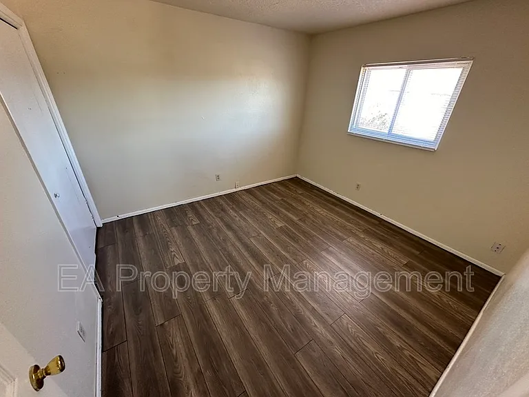 308 Virginia St NE #D — Photo 6