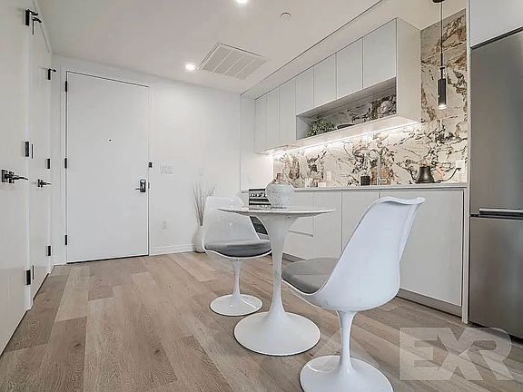 4th image of 957 Atlantic Ave #805