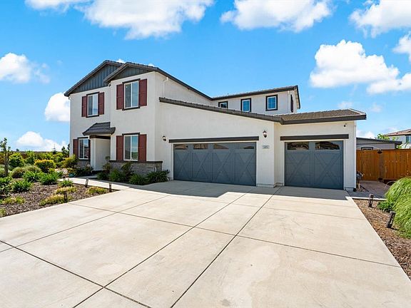 4th image of 1685 Blossom Way