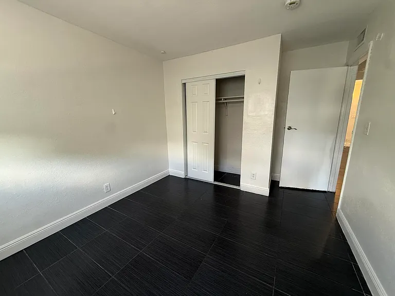 37 SW 14th St #17 — Photo 19