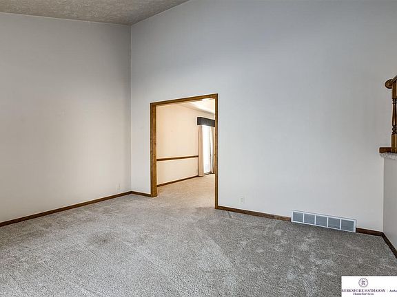 3rd image of 15447 Charles St