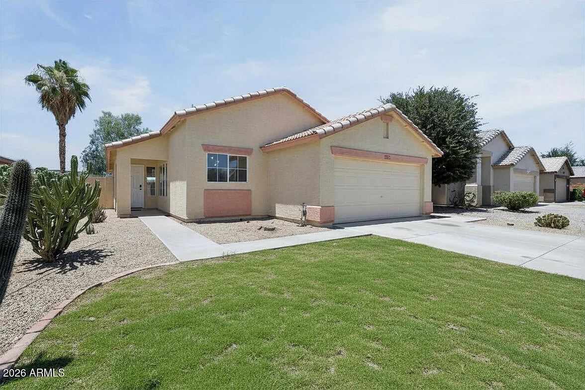 3 bed, 1352 sqft, $2,350 — Photo 3