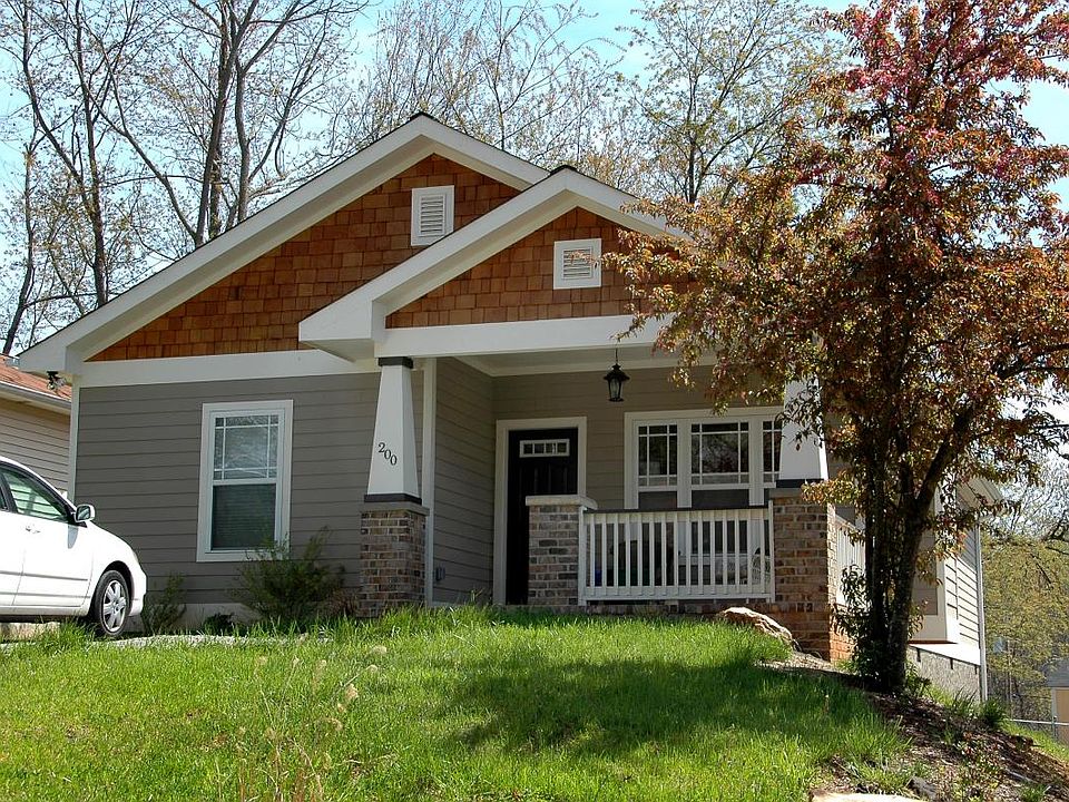Convenient location - walkable to Carrier Park.