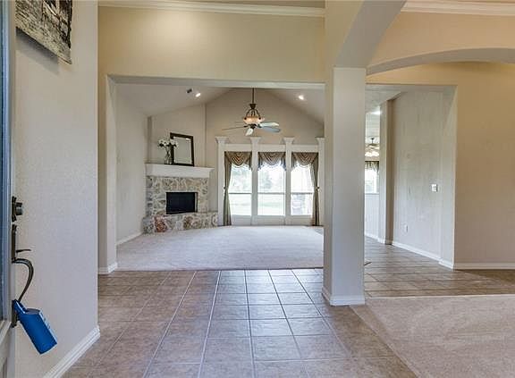 5th image of 2100 Meadow Springs Dr