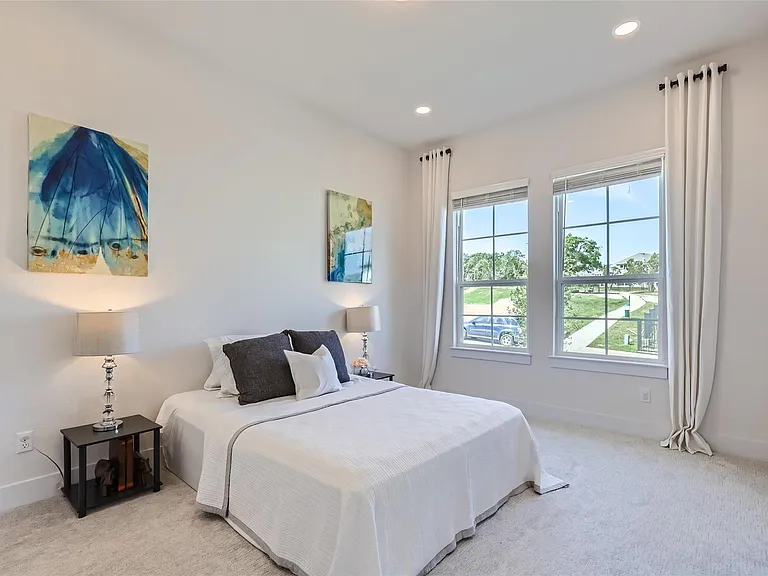 704 Palamos Dr — Photo 23