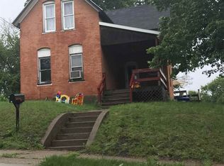 228 21st Pl, Clinton, IA 52732