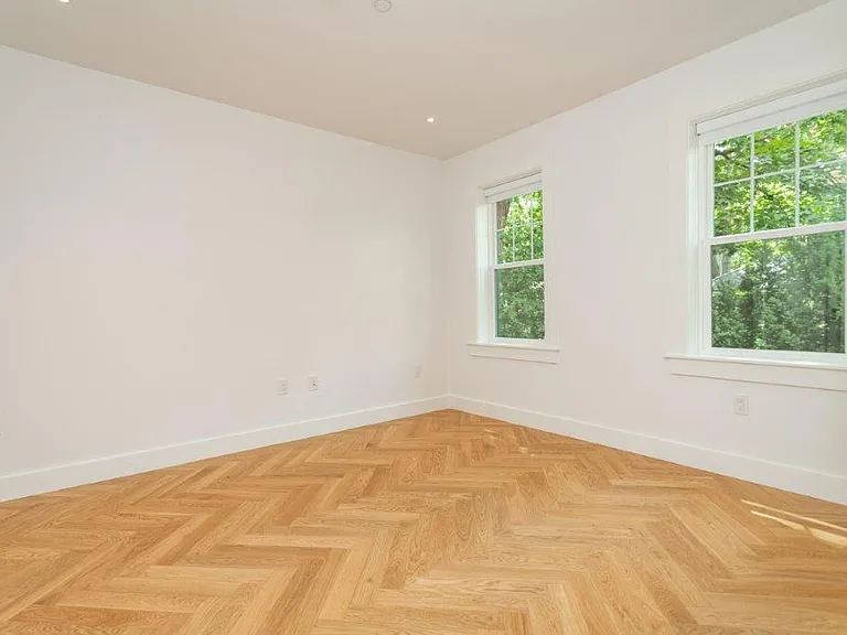 Forest Court — Photo 14
