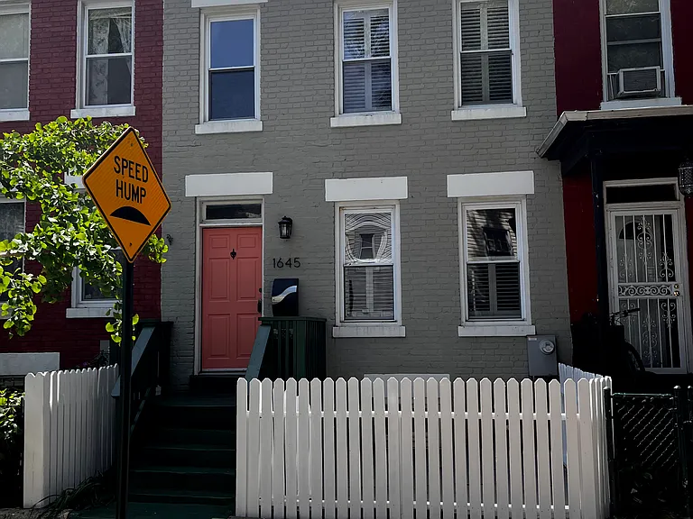 1645 Kramer St NE — Photo 1