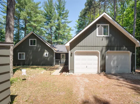 6954 Aarwood Trl NW, Rapid City, MI 49676