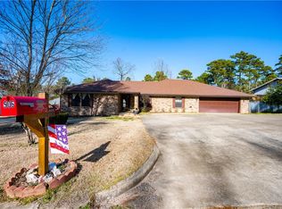 906 E Circle Dr, Broken Bow, OK 74728