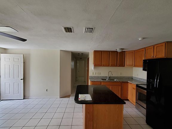 4th image of 2407 Alamanda Ave