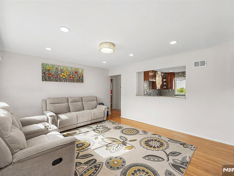 1st image of 813 Morton St