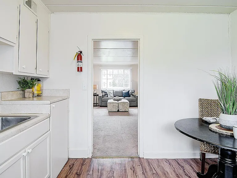Sedgefield Apartments — Photo 13