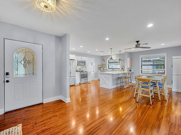 4th image of 1081 Lake Weldona Dr