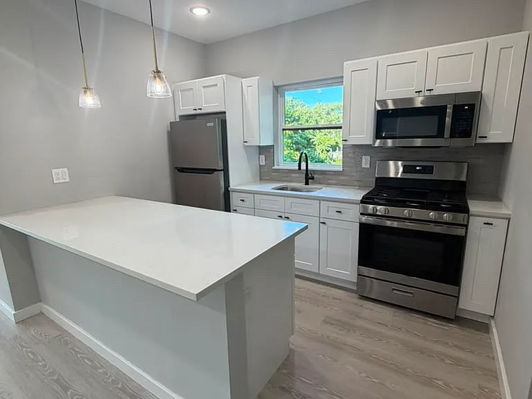 132 E Holsman St #2 — Photo 1