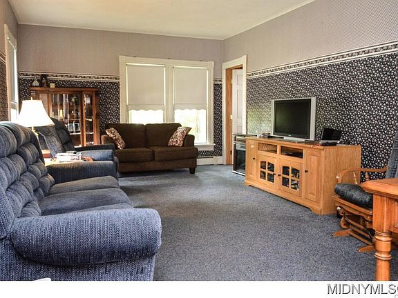 3rd image of 120 Woodgate Dr