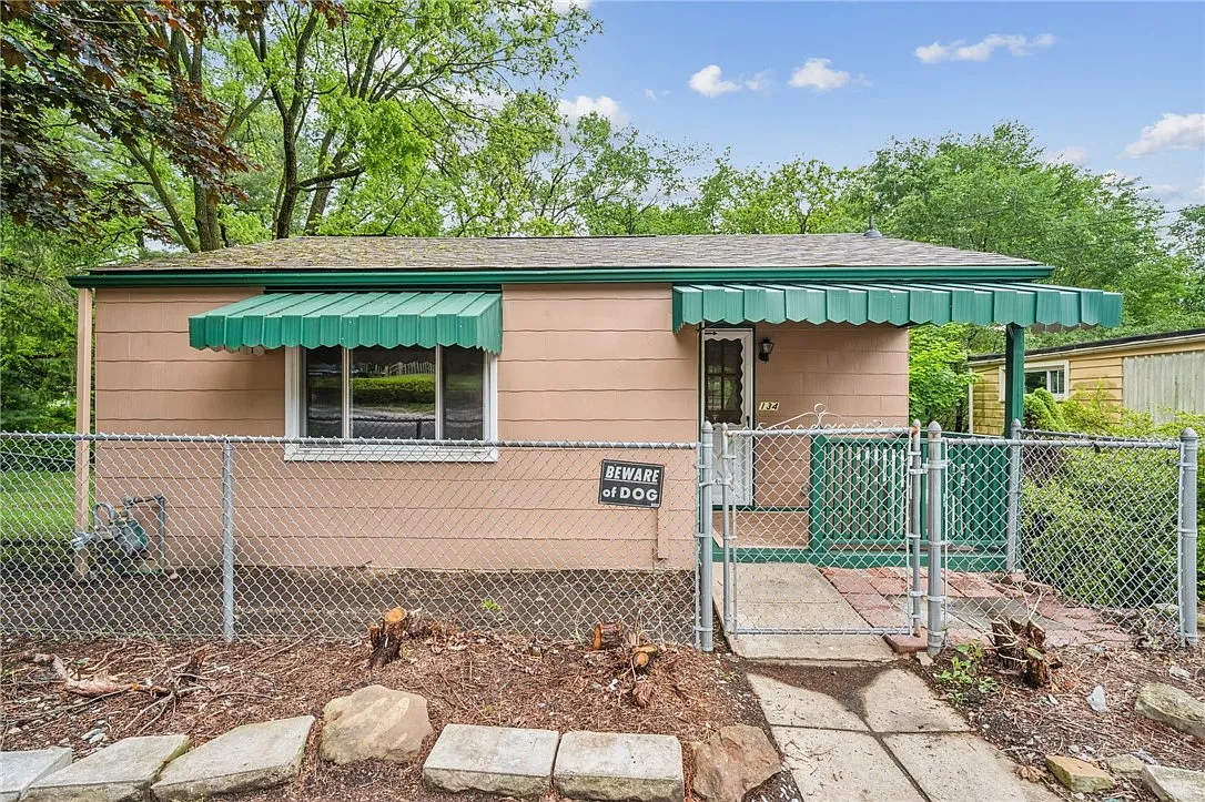 134 Hamilton Dr photo 1