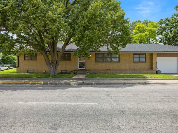 1601 N Cleveland St, Hutchinson, KS 67501