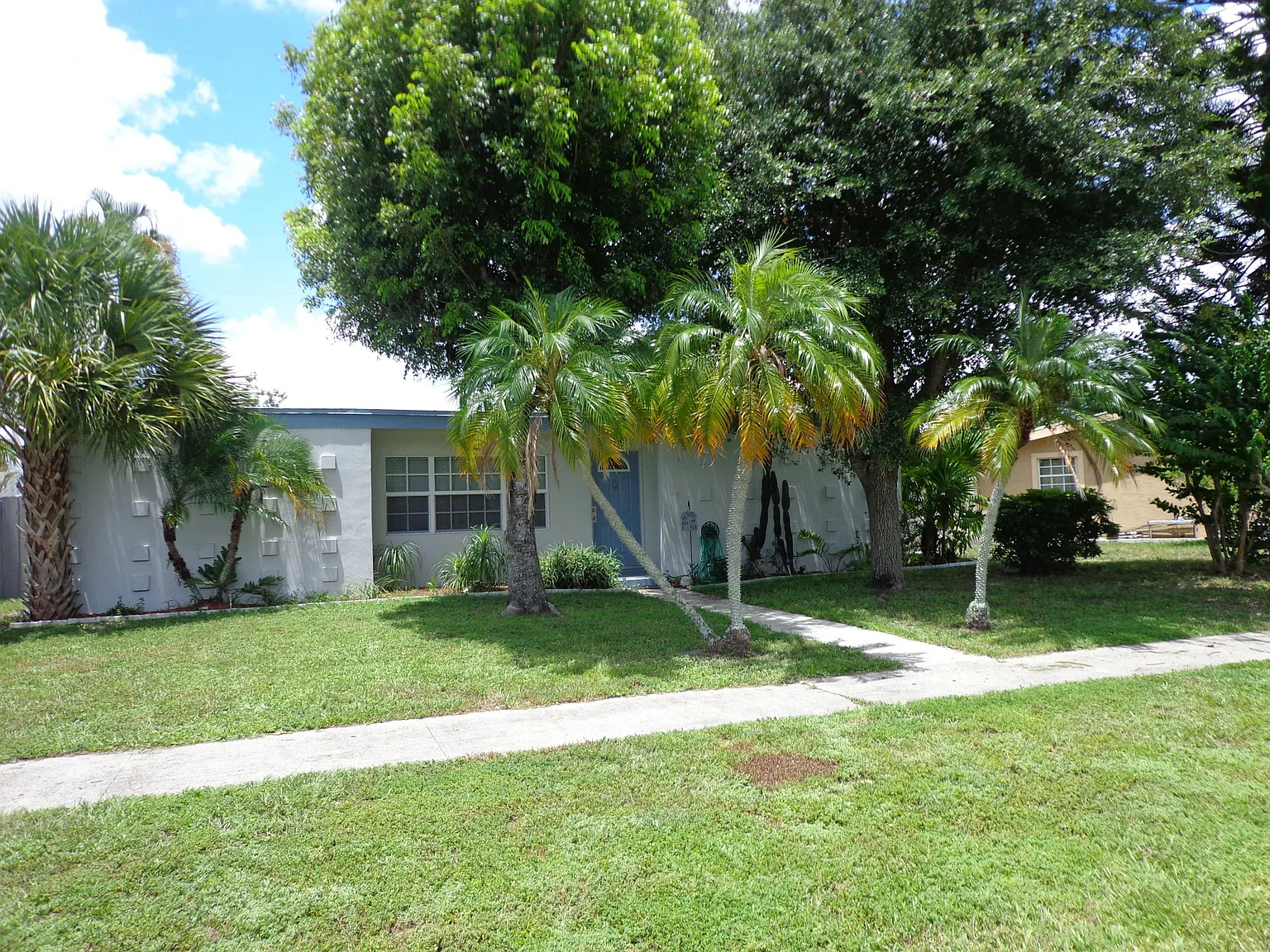 4 bed, 2.0 bath, 891 sqft, $4,000 — Photo 1