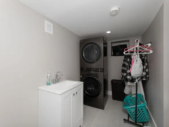 203 Pearsall Avenue image 28 of 35