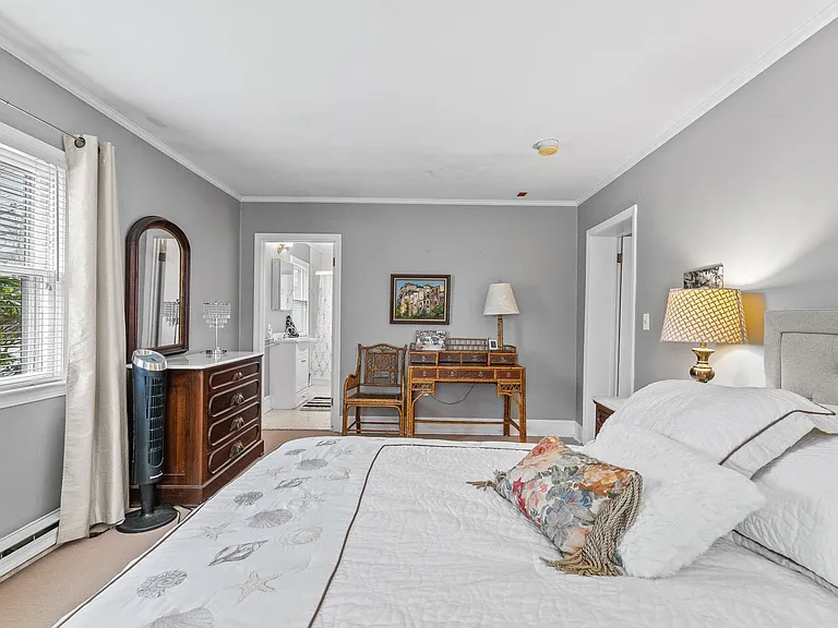 46 Chastellux Ave #M8 — Photo 16