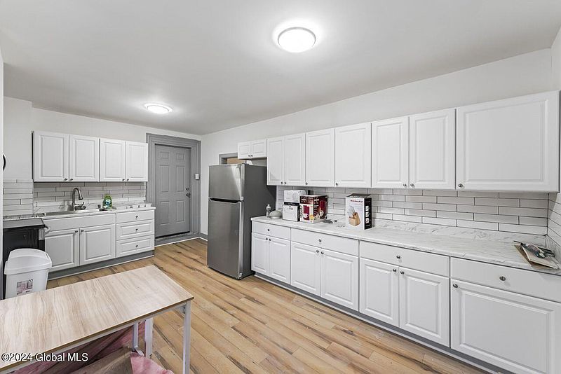 5th image of 33 Partition Street