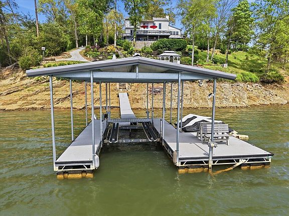 5th image of 692 Turtle Pointe Rd