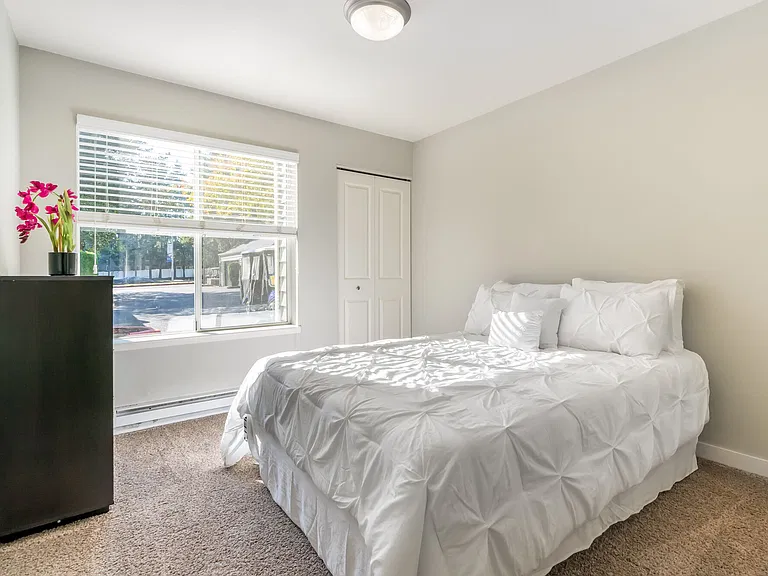 Sterling Pointe — Photo 61