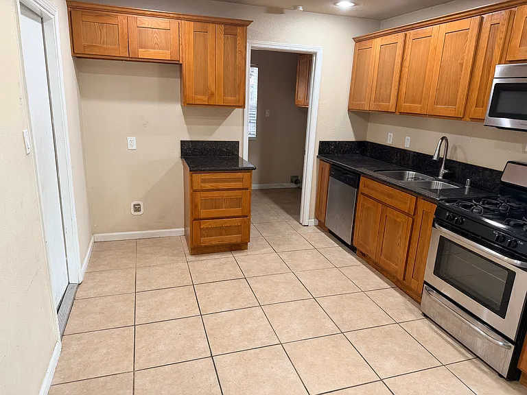 2071 Van Nuys Way — Photo 9
