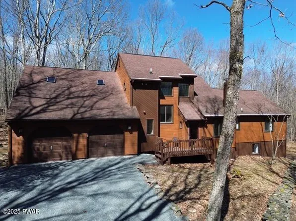 1036 Dewberry Dr, Hawley, PA 18428