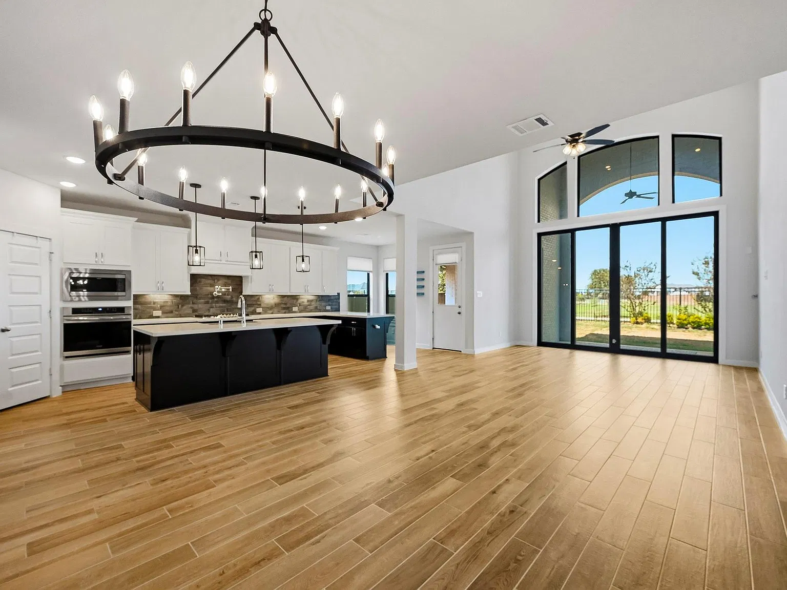 4 bed, 4.0 bath, 3072 sqft, $3,600 — Photo 4