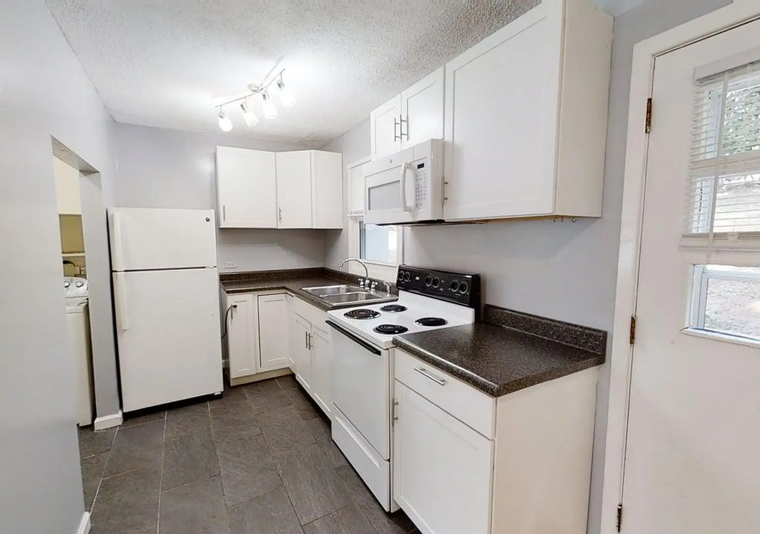 1107 River Court — Photo 3