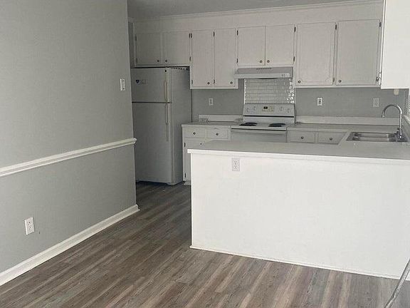 5th image of 3814 Sterling Pointe Dr Unit H6