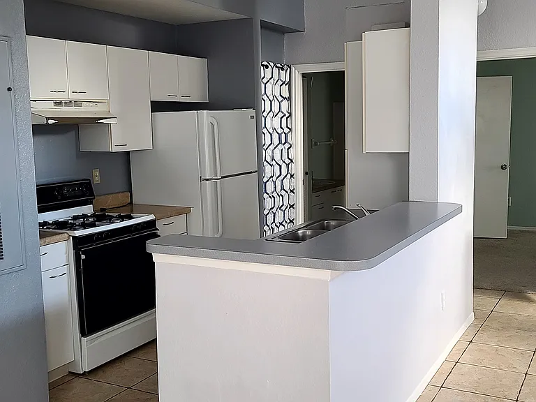 1612 Columbia Arms Cir #239 — Photo 1