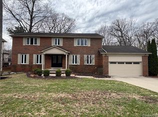 2695 Homewood Dr, Troy, MI