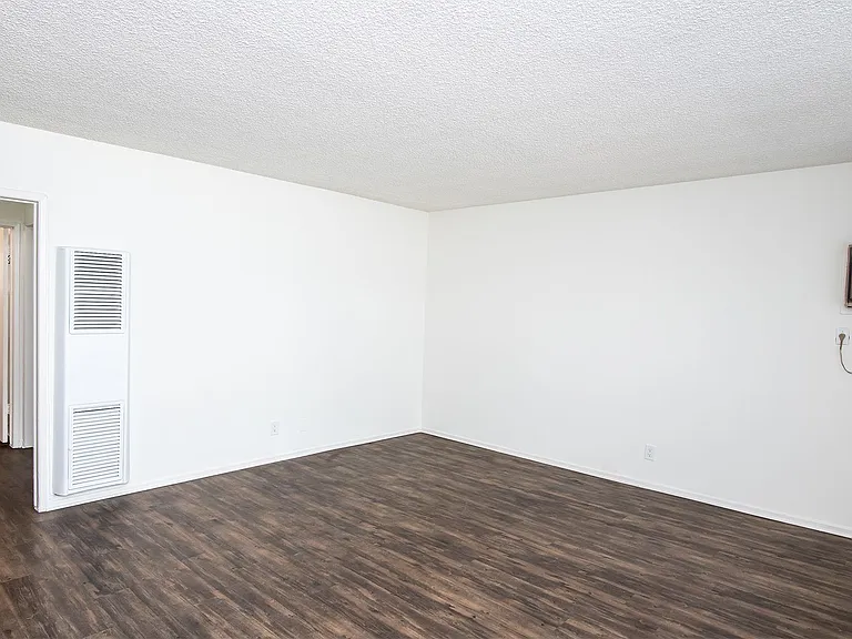 367 W Lexington Dr — Photo 8