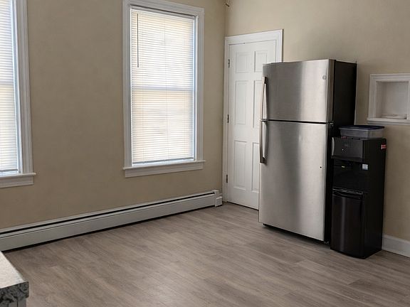 2nd image of 989 Mendon Rd #1