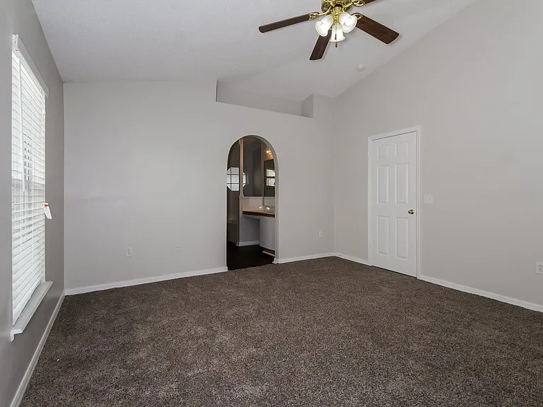 12814 Lake Vista Dr — Photo 9