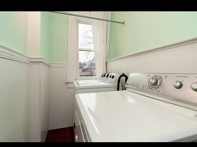 383 King Ave — Photo 22